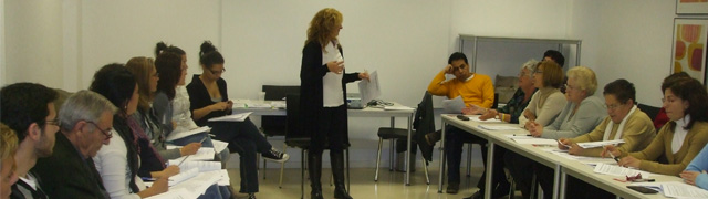 clase con profesora y alumnos