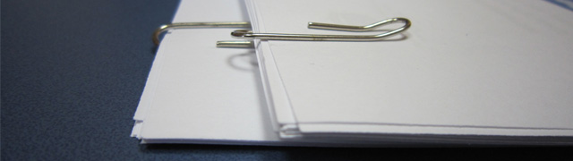hojas agrupadas con clips